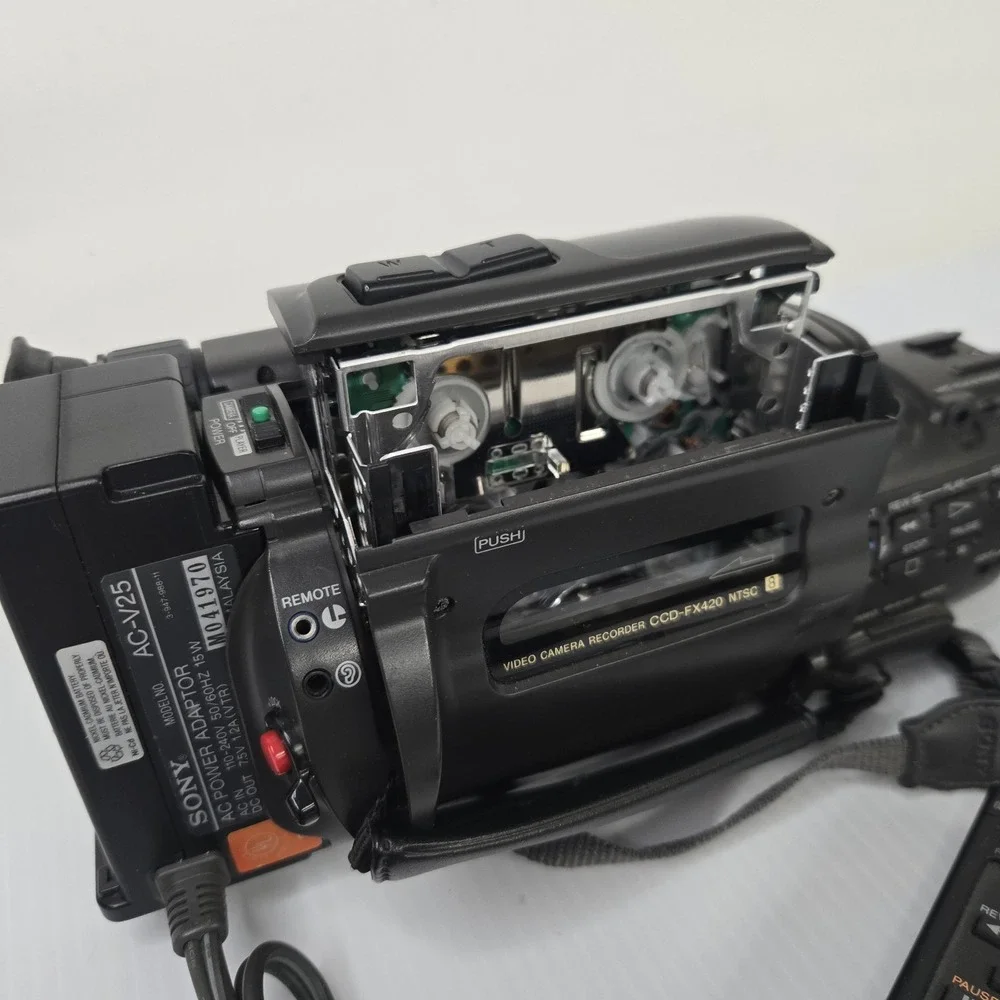 Sony‎ Handycam CCD-FX420 Video8 Camcorder W/ Remote & AC Adapter